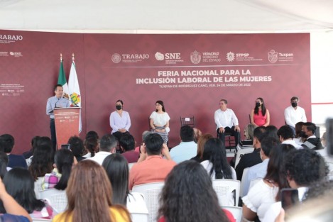 El Gobernador de Veracruz, Cuitláhuac García, inauguró en Tuxpan, Ver., la Feria Nacional para la Inclusión Laboral de las Mujeres.