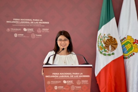La titular de la Secretaría de Trabajo, Previsión Social y Productividad, Dorheny García Cayetano, reconoció el interés del sector privado en fortalecer las relaciones laborales y la inclusión de las mujeres, personas con discapacidad y comunidades originarias, lo cual sería imposible sin la guía de la Federación y el apoyo del Servicio Nacional de Empleo Veracruz (SNEVER).
