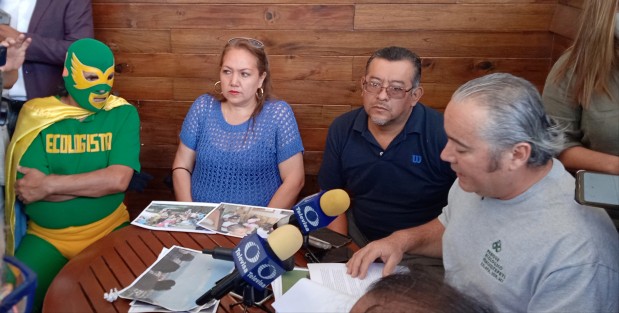 Representantes de organizaciones ambientalistas y el Ecologista denunciaron invasión de zonas aledañas al Cerro de Macuiltépetl, y otras áreas verdes de Xalapa, por lo que solicitan a las autoridades su intervención. 