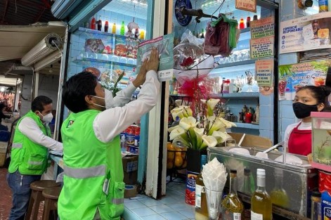 La Secretaría de Salud y los Servicios de Salud de Veracruz, con el propósito de prevenir enfermedades gastrointestinales por el consumo de pescados y mariscos, continúa con acciones preventivas, garantizando que los establecimientos expendedores de este producto cumplan con las normas de sanidad y los alimentos se encuentren en condiciones para proteger la salud de la población veracruzana.