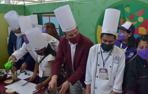 El Gobernador Cuitláhuac García, convivió con los escolapios, compartiendo algunas de las actividades. Lo propio hicienron otros funcionarios.