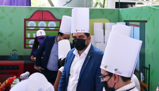 El Gobernador Cuitláhuac García, convivió con los escolapios, compartiendo algunas de las actividades. Lo propio hicienron otros funcionarios.