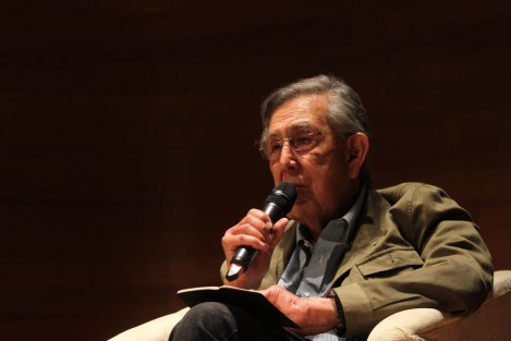 Cuauhtémoc Cárdenas Solórzano presentó en la Sala Tlaqná su libro <em>Por una democracia progresista</em>, que fue comentado por Dora Cecilia Sánchez Hidalgo y Juan Ortiz Escamilla, investigadores de la UV, así como por Ramón Carlos Torres Flores, economista de la UNAM.