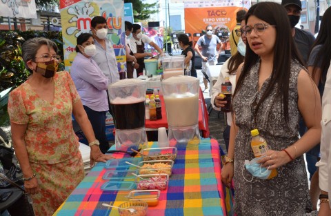 Con la presencia de los titulares de Turismo y STPSP, Iván Martínez Olvera y Dorheny Cayetano  respectivamente, inició la Feria del Taco, en la explanada del mercado Alcalde y García de Xalapa.
