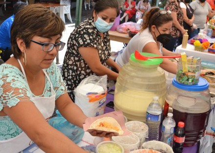 Con la presencia de los titulares de Turismo y STPSP, Iván Martínez Olvera y Dorheny Cayetano  respectivamente, inició la Feria del Taco, en la explanada del mercado Alcalde y García de Xalapa.