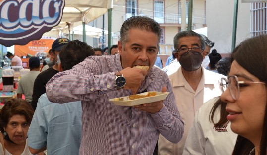 Iván Martínez Olvera aprovechó la promoción de 3x2  en tacos de camarón. 