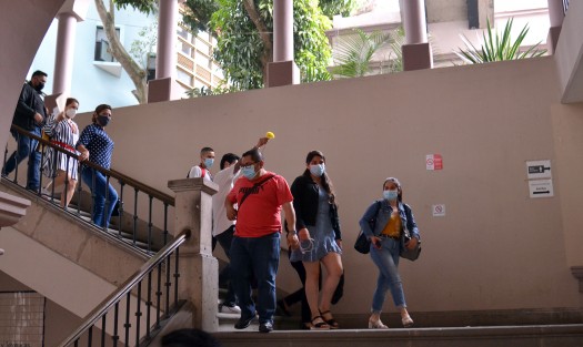 Un nuevo desalojo del Palacio Municipal de Xalapa y edificios aledaños, se tuvo que realizar aproximadamente a las 14:30 horas de este viernes, debido a un intenso olor a gas.  