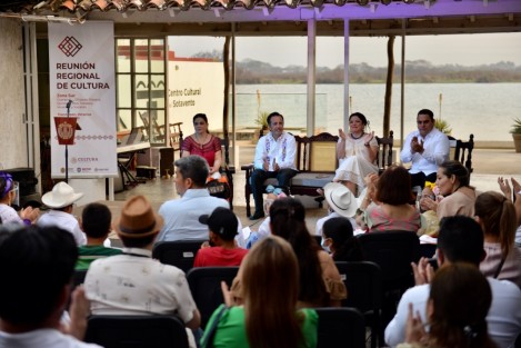 Con el objetivo de informar sobre los proyectos que realizan las secretarías de cultura de la zona sur del país en conjunto con la federación y otros estados, los días 31 de marzo y 1 de abril se llevó a cabo la Reunión Regional Sur de Cultura 2022, con sede en el Centro Cultural del Sotavento, espacio ubicado en Tlacotalpan, Veracruz.