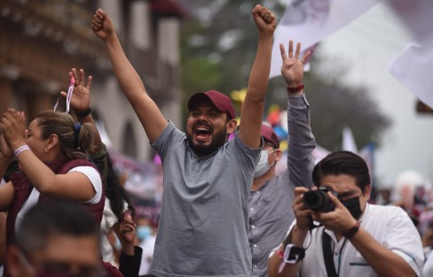 Así lució la mega concentración para Que Siga AMLO,  en la Plaza Lerdo de Xalapa. 