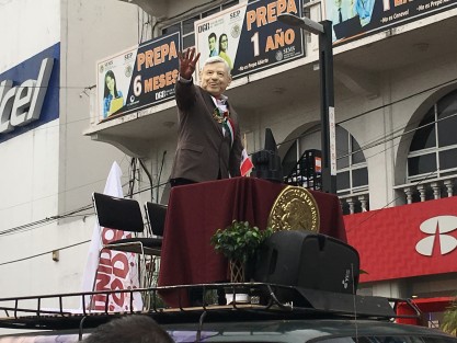 Por diversos puntos de la concentración, se vieron algunos clones. 