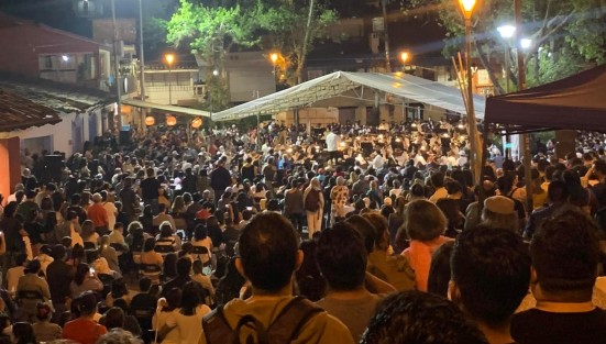 Con éxito se presentó la Orquesta Sinfónica de Xalapa en el barrio de Xallitic la tarde noche de este sábado.  La propia OSX calculó una audiencia de 3 mil personas.