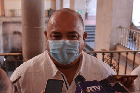 El Secretario de Gobierno, Eric Cisneros, respondió a cuestionamiento de comunicadores que acudió al evento en apoyo al presidente de la República el pasado fin de semana en Plaza Lerdo, como cualquier ciudadano en un horario no laborable, como los otros funcionarios. 