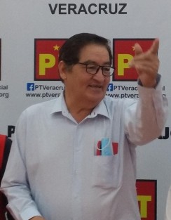 El dirigente estatal del Partido del Trabajo, Vicente Aguilar Aguilar,  dijo que el próximo domingo 10 de abril muchos mexicanos acudirán a ratificar con su voto la administración del Presidente de la República. Como lo han hecho funcionarios, aseguró que la gran cantidad de personas que acudieron el sábado al mitin en Xalapa, lo hicieron voluntariamente.    