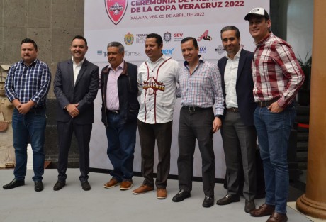 Al final del evento tuvieron la oportunidad de saludar al titular de SEFIPLAN José Luis Lima Franco, y tomarse la foto con los otros patrocinadores de dicha Copa.