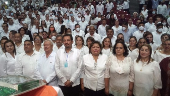 Daniel Covarrubias López rindió protesta como dirigente de la Sección 32 del SNTE junto con quienes integran la directiva seccional sindical. Al evento acudieron los exdirigentes Juan Nicolás Callejas y Gaudencio Hernández Burgos, así como diputados locales. 