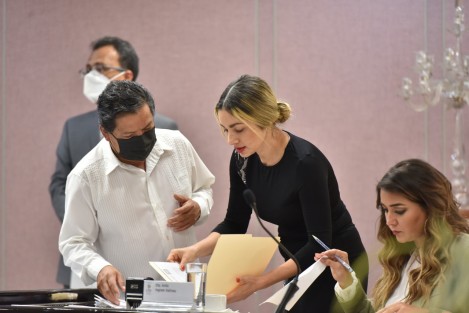 Las diputadas Maribel Ramírez Topete y Ruth Callejas Roldán presentaron ante la Diputación Permanente de la LXVI Legislatura una Iniciativa con Proyecto de Ley para la Detección y Tratamiento Oportuno e Integral del Cáncer en la Infancia y la Adolescencia del Estado de Veracruz de Ignacio de la Llave.