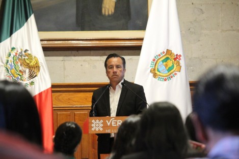 El Gobernador Cuitláhuac García expresó que por su parte es acertado el trabajo que a la fecha ha realizado la Presidenta del Poder Judicial, Isabel Romero Cruz, sin embargo será únicamente el Congreso del Estado quien determine si se le otorga o no la dispensa por su edad para continuar en cargo.  Foto: