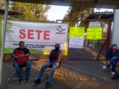 Integrantes del Sindicato Estatal de Trabajadores de la Educación (SETE) se plantaron en la SEV. Demandan que continúen las Escuelas de Tiempo Completo, cambios de adscripción y autorización de becas de reembolso.