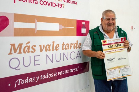 El Delegado de Programas para el Desarrollo, Manuel Huerta Ladrón de Guevara, informó que las jornadas de vacunación <em>Más vale tarde que nunca</em> para la población que no se haya inmunizado, o tenga alguna dosis de rezago, avanza en Veracruz con la apertura de Macro-Centros; entre los municipios que mañana inician actividad están Veracruz y Boca del Río, y el próximo lunes iniciará en Xalapa.