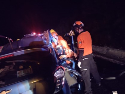 Uno de los adultos fue ingresado al CAE por una ambulancia de Emiliano Zapata. En el lugar, elementos del Escuadrón Nacional de Rescate participaron en las maniobras de rescate. Lamentablemente una persona falleció en el sitio.