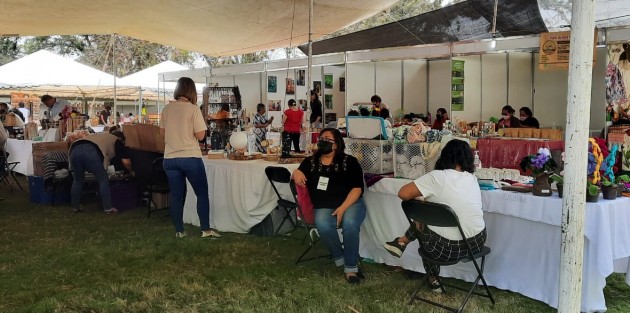 Durante un recorrido que realizó este sábado, el mandatario estatal mencionó que se nota la afluencia de la ciudadanía que acude al Salón Texín para disfrutar de los más de 350 expositores que cuentan con artesanías, plantas y sobre todo mucha cultura del Pueblo Mágico.