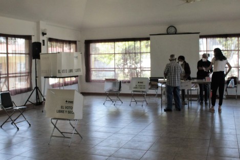 Al menos en la casilla ubicada en la Quinta de las Rosas, gran parte de los votantes eran personas de la tercera edad, será seguramente por ser una de las zonas más antiguas de Xalapa. 