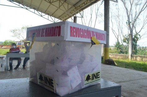 De manera general, en Tlapacoyan se observó una buena afluencia de votantes, el único factor en contra de este ejercicio democrático fue el bajo número de casillas que fueron instaladas para este fin.
