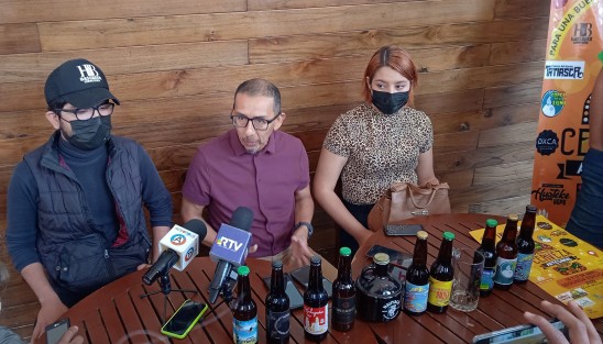 En conferencia de prensa, Max Barrera, promotor de turismo y del Festival de la Cerveza Artesanal 2022, que se realizará el 16 y 17 de abril en Coatepec, Ver., detalló que en esta ocasión habrá aproximadamente 10 expositores de Xalapa, Coatepec y Perote.