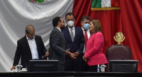 Durante la sesión del Congreso en que se aprobó la prolongación el periodo de Inés Romero como presidenta del Poder Judicial, el diputado panista Miguel Hermida le fue a reclamar a la presidenta de la Legislatura, Cecilia Guevara, que no les permitieran pronunciarse. 