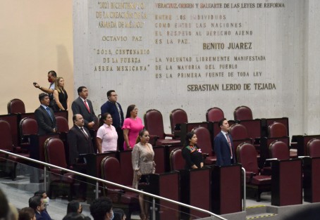 Los diputados panistas se salieron antes de comenzar la sesión solemne.