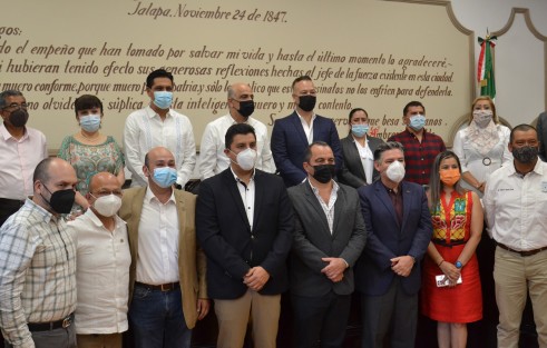 El alcalde de Xalapa, Ricardo Ahued, instaló el Consejo de Mejora Regulatoria y tomó protesta a sus integrantes.
