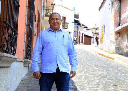 El director de Protección Civil Xalapa, Luis Sardiña Salgado, manifestó que por instrucciones del presidente municipal Ricardo Ahued Bardahuil, el personal a su cargo se mantendrá pendiente las 24 horas del día en estos días de Semana Santa, por lo que cualquier incidente se puede reportar a los números telefónicos 2288 404 220 y 2288 900 794.

