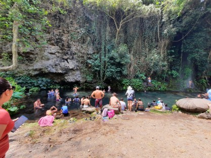 No todo Veracruz es playa, y sus ríos también son visitados por lugareños y visitantes que buscan refrescarse en estos días de descanso. Así disfrutan algunos, de las aguas del río Actopan. 