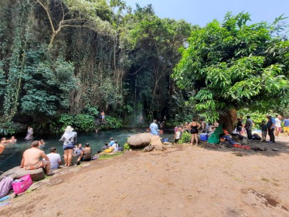 No todo Veracruz es playa, y sus ríos también son visitados por lugareños y visitantes que buscan refrescarse en estos días de descanso. Así disfrutan algunos, de las aguas del río Actopan. 