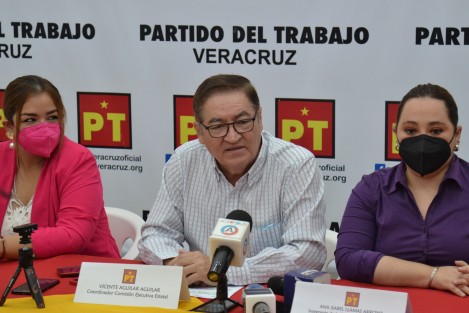 El coordinador del Partido del Trabajo (PT) en Veracruz, Vicente Aguilar Aguilar, pidió al alcalde de Xalapa, Ricardo Ahued Bardahuil, que proceda legalmente contra el exmunícipe Hipólito Rodríguez Herrero por las anomalías que heredó en perjuicio de la población. 