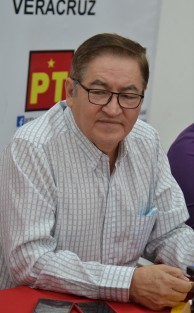 El coordinador del Partido del Trabajo (PT) en Veracruz, Vicente Aguilar Aguilar, pidió al alcalde de Xalapa, Ricardo Ahued Bardahuil, que proceda legalmente contra el exmunícipe Hipólito Rodríguez Herrero por las anomalías que heredó en perjuicio de la población. 