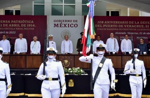 Al reconocer el heroísmo de cadetes, marinos y ciudadanos que dieron su vida por la independencia de nuestro país durante la invasión estadounidense de 1914, el presidente Andrés Manuel López Obrador afirmó que esta fecha también es importante para no olvidar el significado de nuestra soberanía.