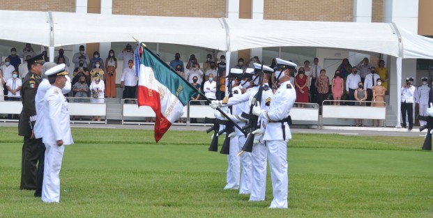 En el marco del 108 aniversario de la defensa patriótica del puerto de Veracruz, el presidente Andrés Manuel López Obrador, junto con el gobernador Cuitláhuac García Jiménez, encabezó la Jura de Bandera de cadetes de primer año en la Heroica Escuela Naval Militar generación 2021-2026.