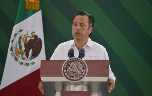El Gobernador Cuitláhuac García dijo que Veracruz seguirá trabajando de manera conjunta con SEMAR, SEDENA y la Guardia Nacional, pues de ello ello deriva la seguridad, desarrollo y paz social que prevalecen en la entidad, y que han favorecido la llegada de inversiones como la de la cervecera Constellation Brands. Foto: 
