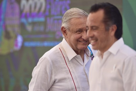Como parte de su gira por el estado de Veracruz, este viernes el Presidente Andrés Manuel López Obrador ofreció su tradicional conferencia de prensa desde el Museo Naval del Puerto de Veracruz.  
