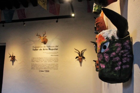 El Taller de Arte Popular inauguró su Exposición de Trabajos en el Centro Recreativo Xalapeño, con obras en cartón, madera y orfebrería. Los coloridos trabajos están a la venta.