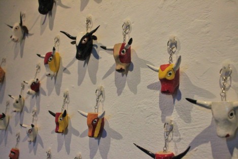 El Taller de Arte Popular inauguró su Exposición de Trabajos en el Centro Recreativo Xalapeño, con obras en cartón, madera y orfebrería. Los coloridos trabajos están a la venta.