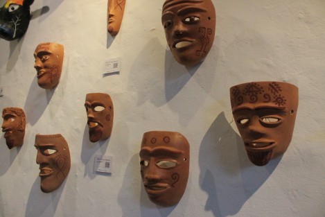El Taller de Arte Popular inauguró su Exposición de Trabajos en el Centro Recreativo Xalapeño, con obras en cartón, madera y orfebrería. Los coloridos trabajos están a la venta.