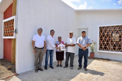 El Gobernador Cuitláhuac  García Jiménez hizo entrega este domingo de acciones del Programa de Vivienda Social a familias en situación vulnerable por asentamiento de alto riesgo o pobreza extrema en el municipio de Tempoal de la zona norte del estado, gracias a la coordinación entre CONAVI del Gobierno Federal y Gobierno Estatal a través de Invivienda.