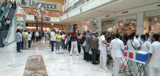 A través de redes  sociales, el delegado de Bienestar, Manuel Huerta Ladrón de Guevara, dio cuenta de la vacunación anti COVID, en Plaza Américas este domingo, sin especificar si este módulo continuará funcionando en  próximos días. 