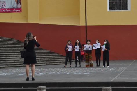 Posteriormente algunas integrantes de SEPASEVM realizaron algunas pintas a manera de protesta por las mujeres desaparecidas en el estado. 