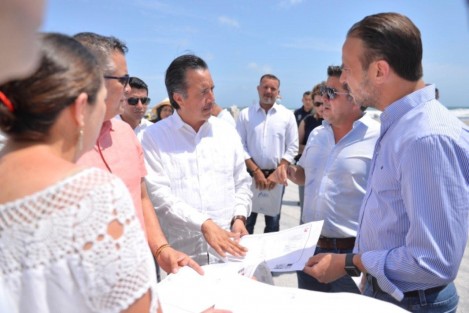 Iniciaron los preparativos del Salsafest 2022. Este mediodía el Gobernador Cuitláhuac García  recorrió el sitio donde se desarrollará ese gran evento para revisar la logística general y de protección ciudadana,  coordinados con la MARINA y el Ayuntamiento Boca del Río.