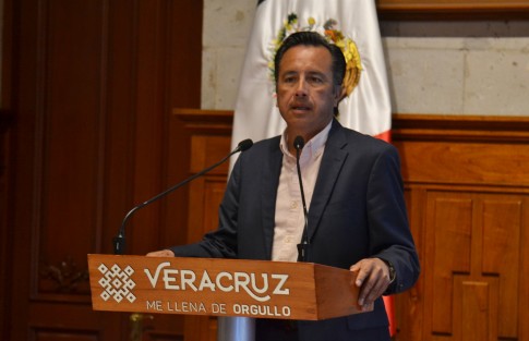 El gobernador Cuitláhuac García Jiménez confirmó que sería complicado, por el tiempo, concretar el tren ligero para la Capital, por lo que se enfocarán en los pasos a desnivel. 