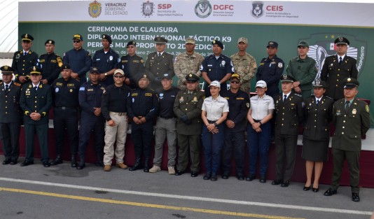 En el Centro de Estudios e Investigación en Seguridad se realizó la clausura del segundo Diplomado Internacional Táctico K9 perros multipropósito. Participaron autoridades de Seguridad pública y representantes de gobierno.