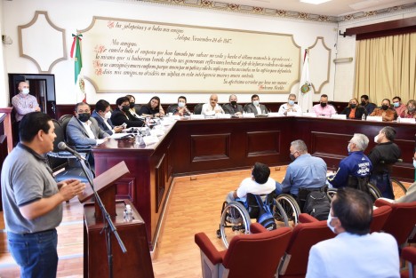 Tras las adecuaciones reglamentarias necesarias y la autorización del Cabildo y el Congreso del Estado, Xalapa contará con un Instituto de Municipal de Atención a Personas con Discapacidad, aseguró el presidente municipal Ricardo Ahued Bardahuil durante la Primera Sesión Abierta de Cabildo celebrada este jueves. 